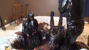 3-girl-molasses-pool-sink-game_14.jpg