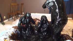 3-girl-molasses-pool-sink-game_15.jpg