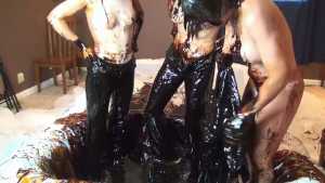 3-girl-molasses-pool-sink-game_18.jpg