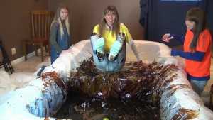 3-girl-molasses-pool-sink-game_2.jpg