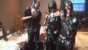 3-girl-molasses-pool-sink-game_21.jpg