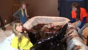 3-girl-molasses-pool-sink-game_4.jpg