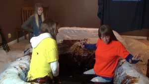 3-girl-molasses-pool-sink-game_5.jpg