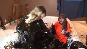 3-girl-molasses-pool-sink-game_8.jpg