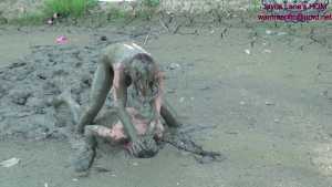 ariel-and-jayce-go-from-tanning-to-muddy