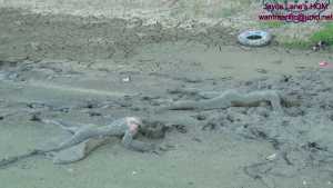 ariel-and-jayce-go-from-tanning-to-muddy