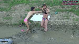 ariel-and-jayce-go-from-tanning-to-muddy