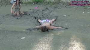 ariel-and-jayce-go-from-tanning-to-muddy