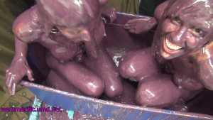 arieljayce-tackle-the-tub-of-goo-togeth_