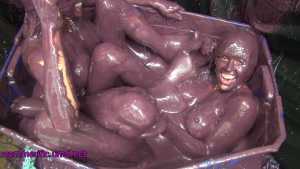 arieljayce-tackle-the-tub-of-goo-togeth_