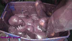 arieljayce-tackle-the-tub-of-goo-togeth_
