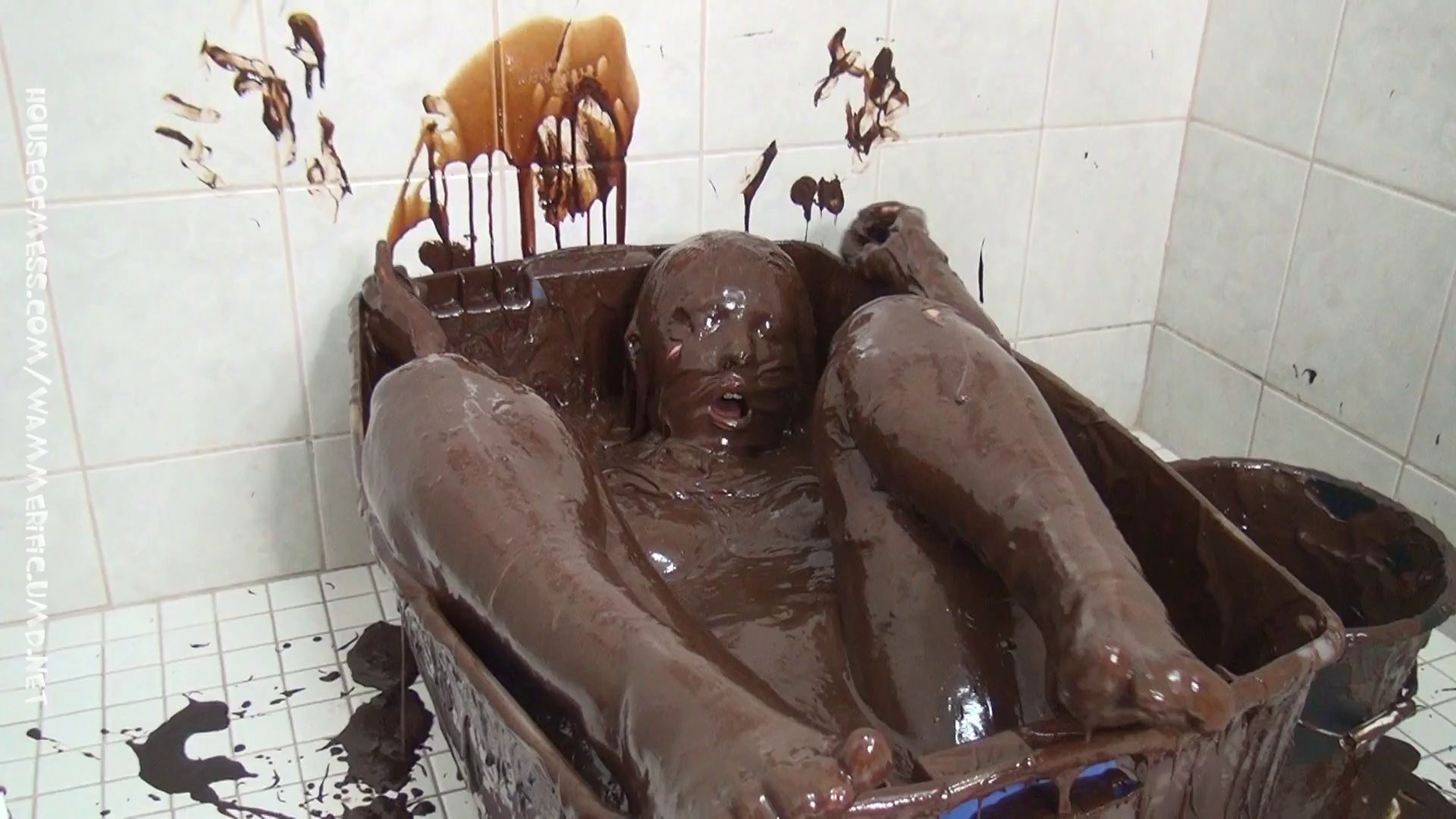 dixies-chocolate-flooding-and-immersion_