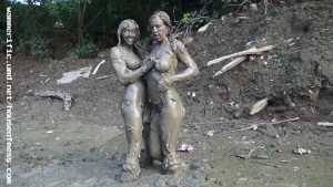 girls-just-wanna-have-mud-in-hunters-pub
