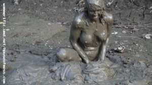 girls-just-wanna-have-mud-in-hunters-pub