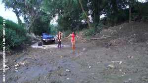 girls-just-wanna-have-mud-in-hunters-pub