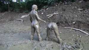 girls-just-wanna-have-mud-in-hunters-pub