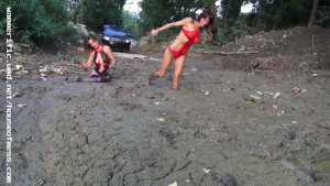 girls-just-wanna-have-mud-in-hunters-pub