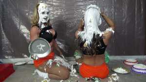 hooters-girls-session-with-you-pies-an_1