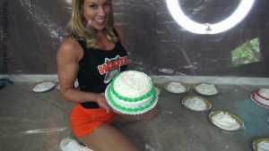 hooters-girls-session-with-you-pies-an_2