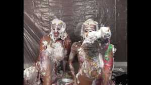 hooters-girls-session-with-you-pies-an_2