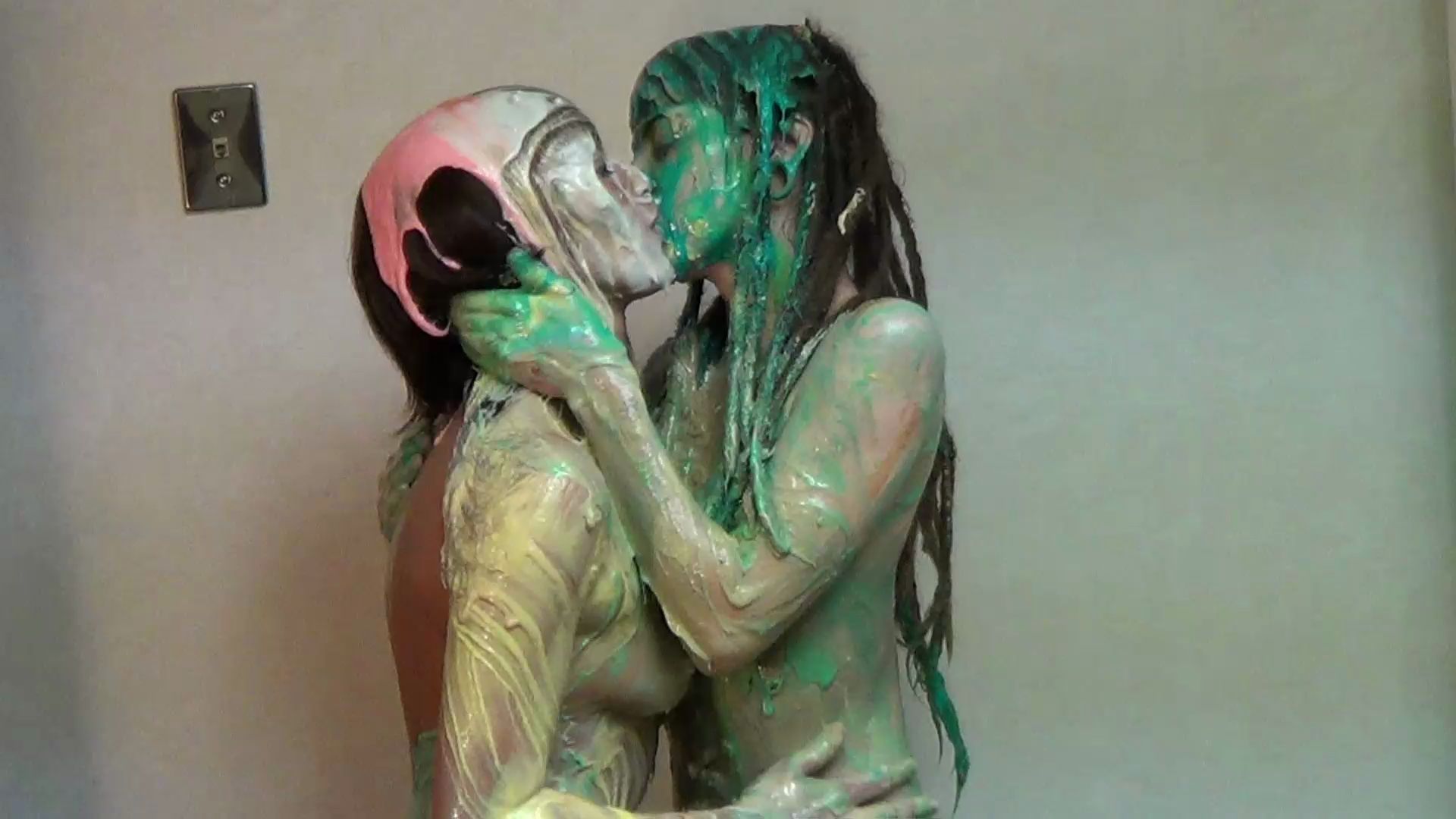 melted-heaven-and-jayce-play-super-messy