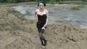 mud_lake_jilly_in_sexy_dress_1.jpg