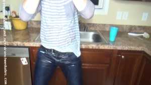 rod-takes-washing-dishes-very-seriously_